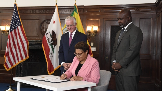 Council President Krekorian and Councilmember Harris-Dawson watch as Mayor Bass signs their ordinance reforming zoning code. 